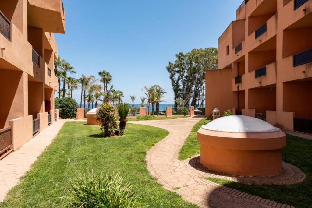 Ct 240 - Beachfront Apartment -Don Juan Manilva Exterior photo